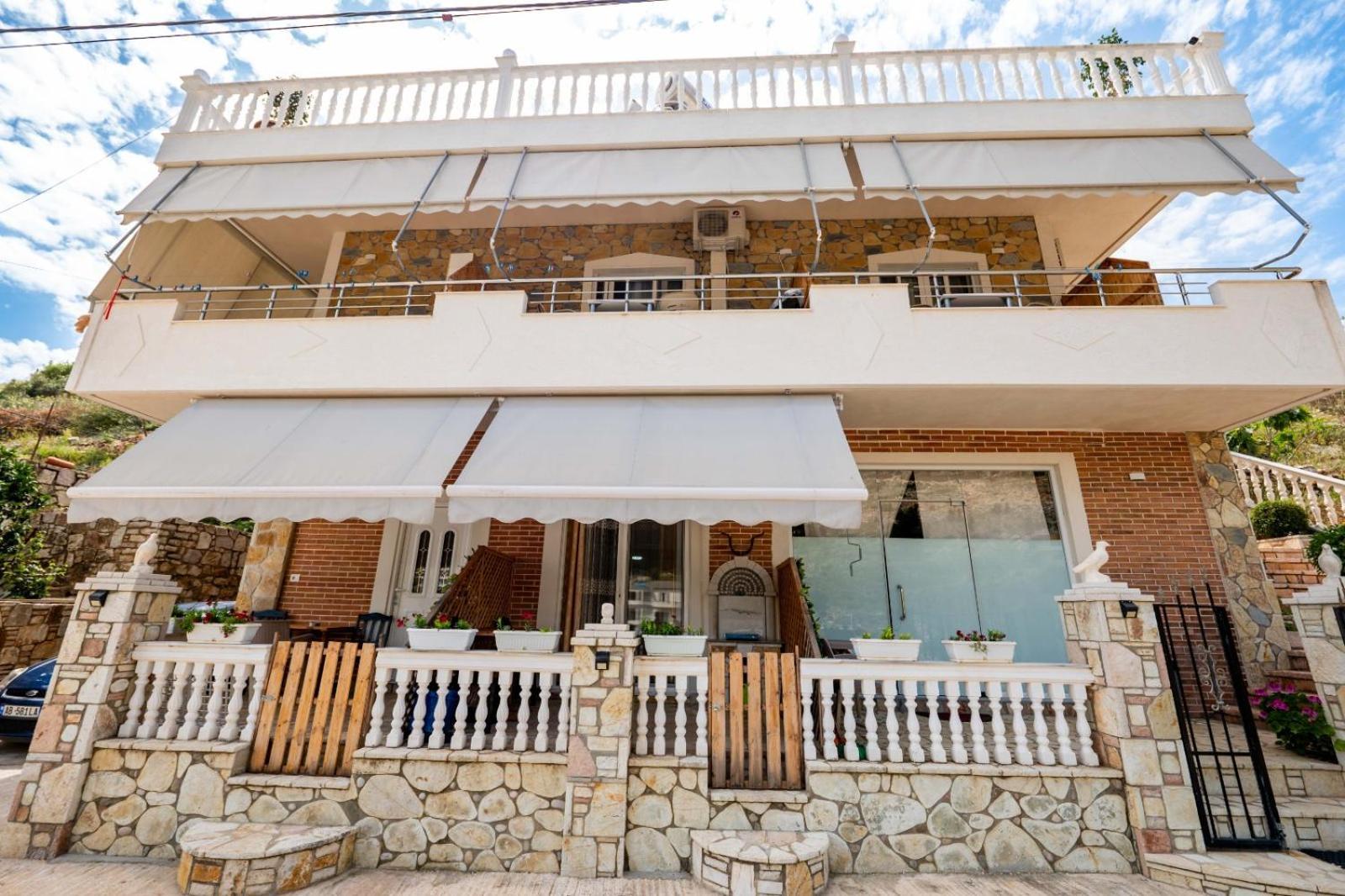 Basho Sarandë